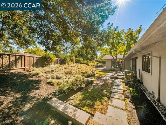 8 Dunsmoor Ct, Danville, CA 94526