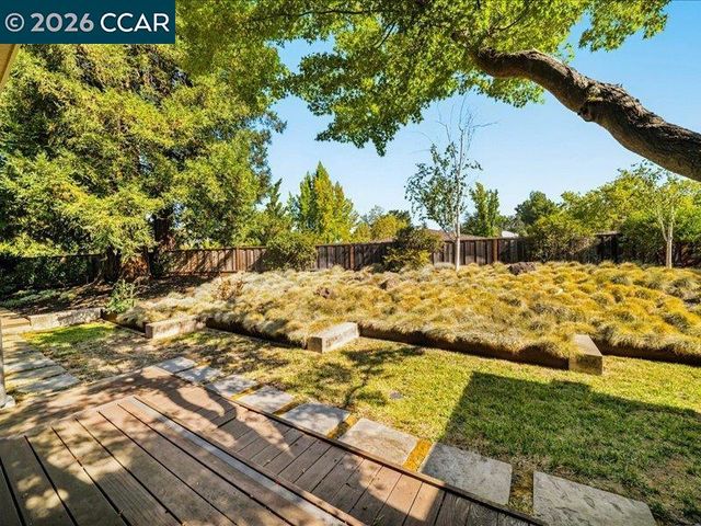 8 Dunsmoor Ct, Danville, CA 94526