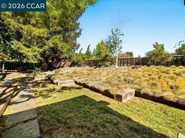 8 Dunsmoor Ct, Danville, CA 94526