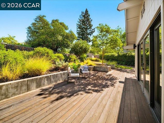 8 Dunsmoor Ct, Danville, CA 94526
