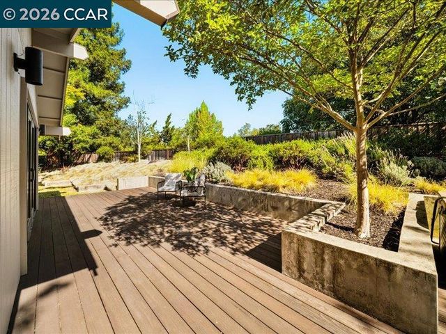 8 Dunsmoor Ct, Danville, CA 94526