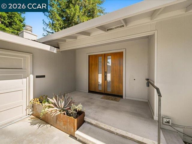 8 Dunsmoor Ct, Danville, CA 94526