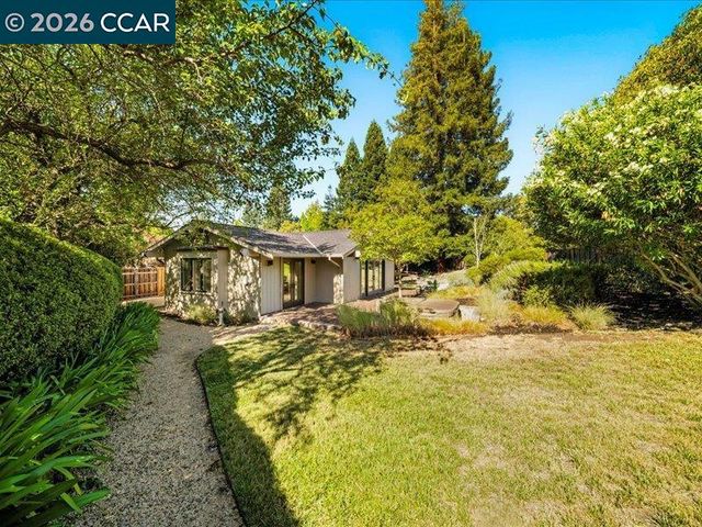 8 Dunsmoor Ct, Danville, CA 94526