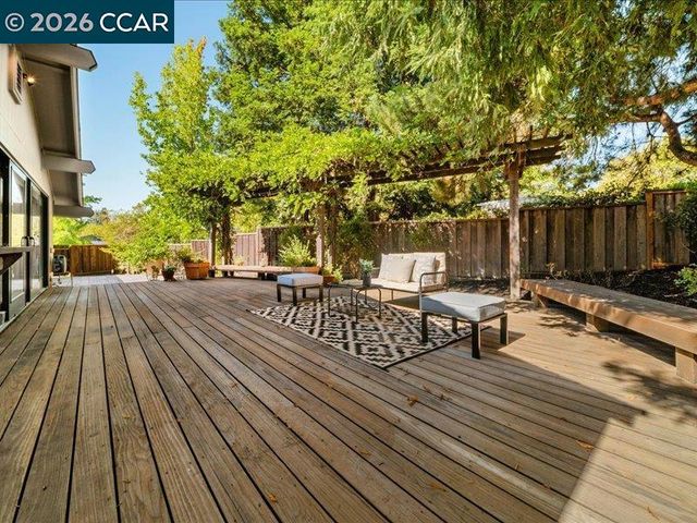 8 Dunsmoor Ct, Danville, CA 94526