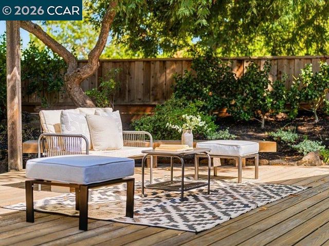8 Dunsmoor Ct, Danville, CA 94526