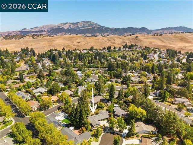 8 Dunsmoor Ct, Danville, CA 94526