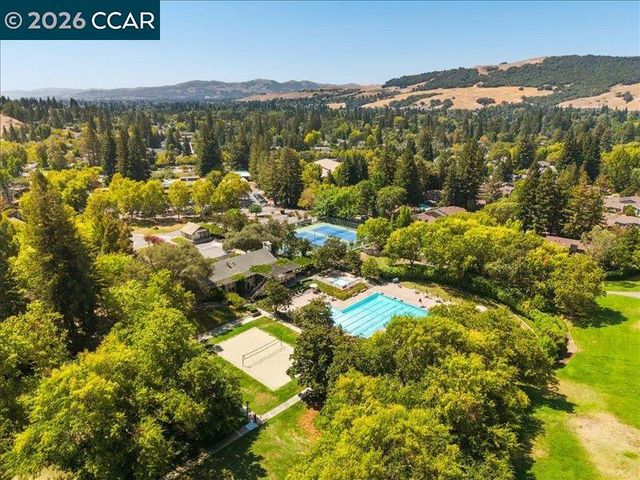 8 Dunsmoor Ct, Danville, CA 94526