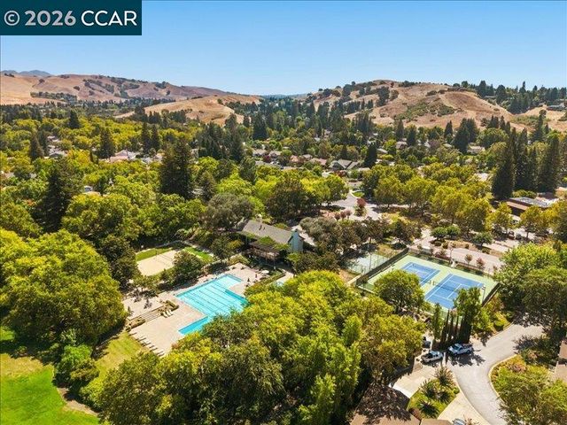 8 Dunsmoor Ct, Danville, CA 94526