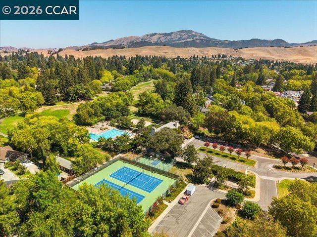 8 Dunsmoor Ct, Danville, CA 94526