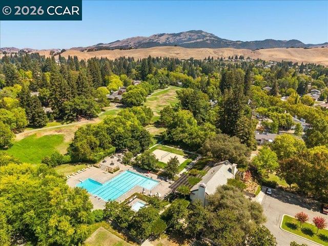 8 Dunsmoor Ct, Danville, CA 94526