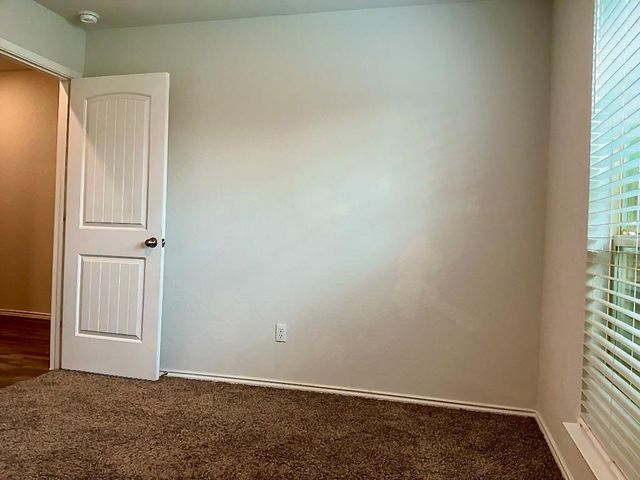 124 Marcel CT, Taylor, TX 76574
