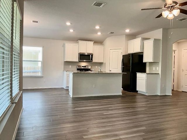 124 Marcel CT, Taylor, TX 76574