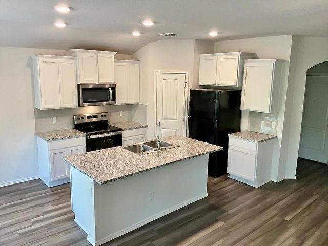 124 Marcel CT, Taylor, TX 76574