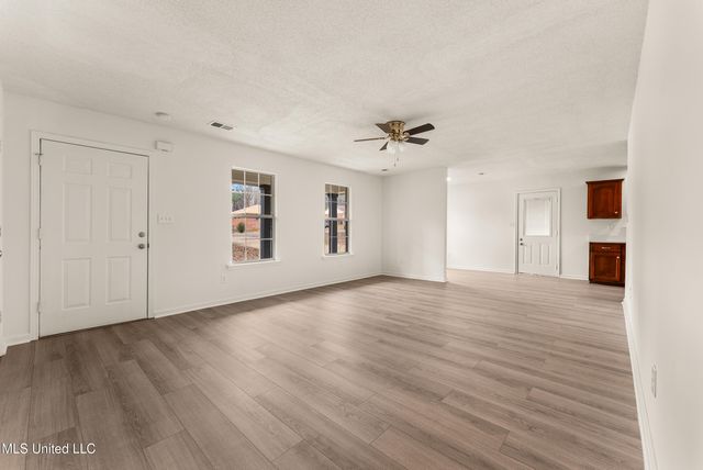 589 Swaney Drive, Holly Springs, MS 38635