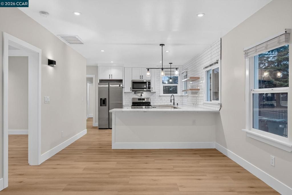 Image 11 of property listing at 2075 83Rd Ave, Oakland, CA 94621