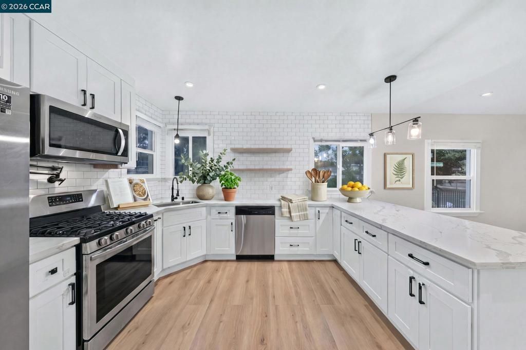 Image 13 of property listing at 2075 83Rd Ave, Oakland, CA 94621