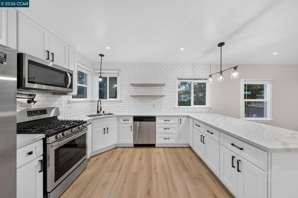 Image 14 of property listing at 2075 83Rd Ave, Oakland, CA 94621