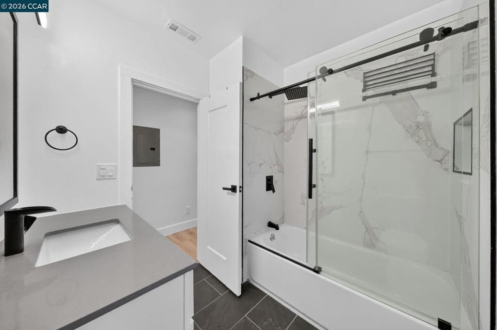 Image 31 of property listing at 2075 83Rd Ave, Oakland, CA 94621