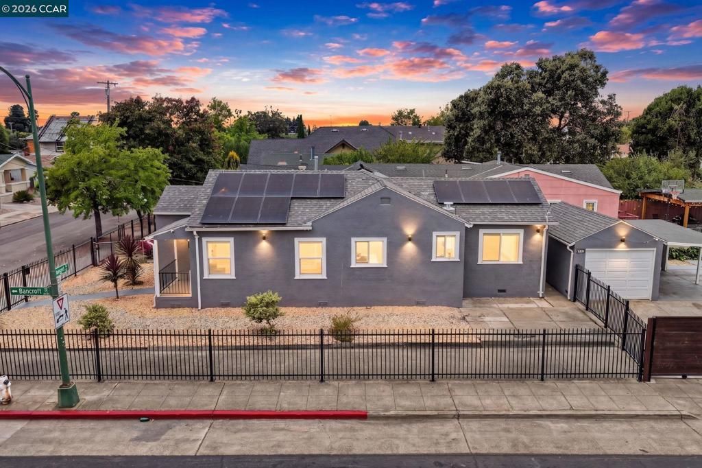 Image 4 of property listing at 2075 83Rd Ave, Oakland, CA 94621