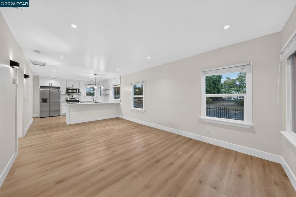 Image 7 of property listing at 2075 83Rd Ave, Oakland, CA 94621