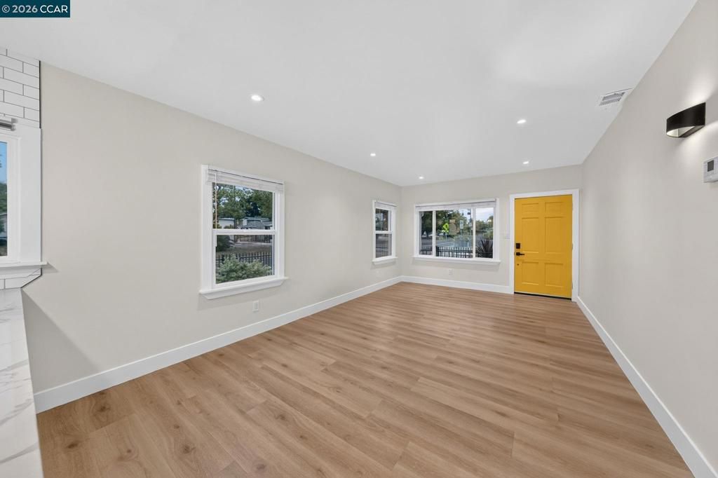 Image 8 of property listing at 2075 83Rd Ave, Oakland, CA 94621