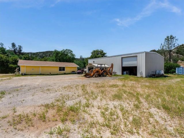 1535 Parkhill Road, Santa Margarita, CA 93453