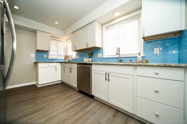 5367 E 13 Mile Road, Warren, MI 48092