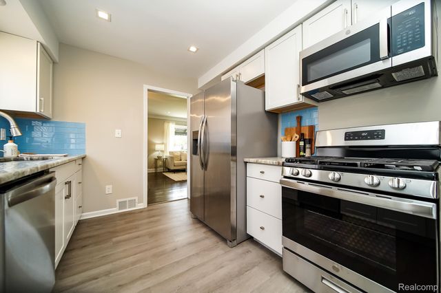5367 E 13 Mile Road, Warren, MI 48092