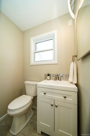 5367 E 13 Mile Road, Warren, MI 48092