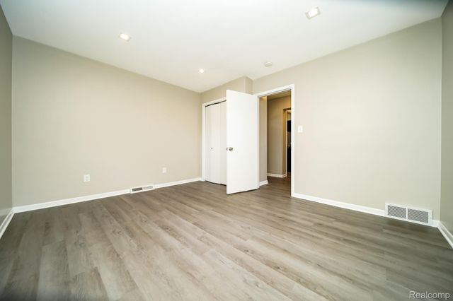 5367 E 13 Mile Road, Warren, MI 48092
