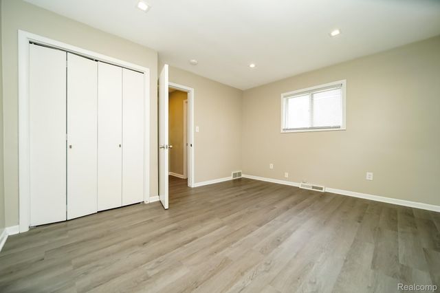 5367 E 13 Mile Road, Warren, MI 48092