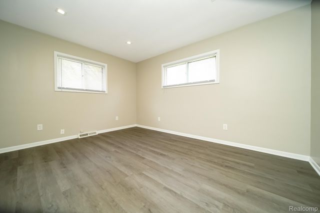 5367 E 13 Mile Road, Warren, MI 48092