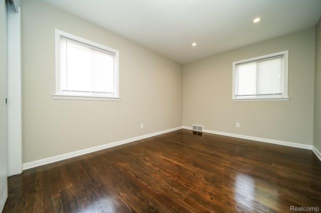 5367 E 13 Mile Road, Warren, MI 48092