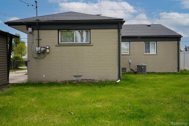 5367 E 13 Mile Road, Warren, MI 48092