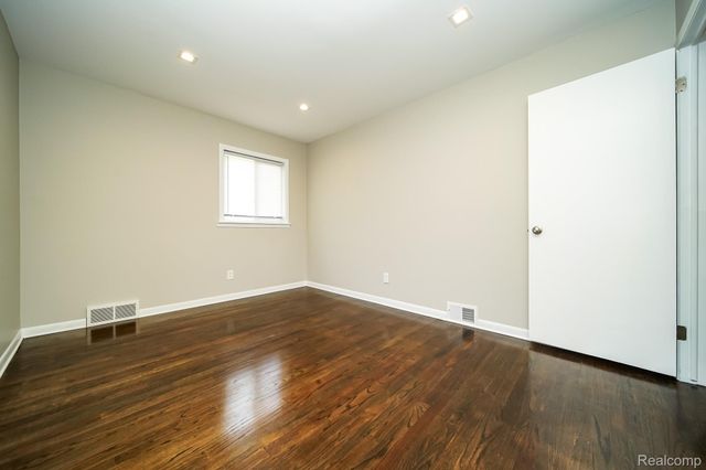 5367 E 13 Mile Road, Warren, MI 48092