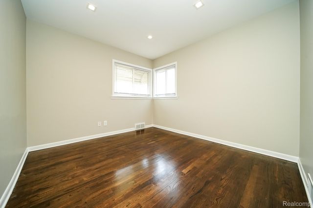 5367 E 13 Mile Road, Warren, MI 48092