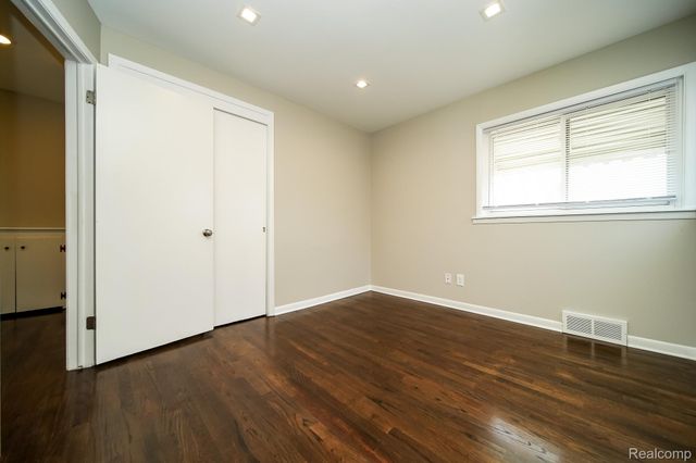 5367 E 13 Mile Road, Warren, MI 48092