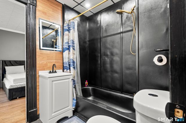 21 North Beacon Street 2, Waterbury, CT 06704