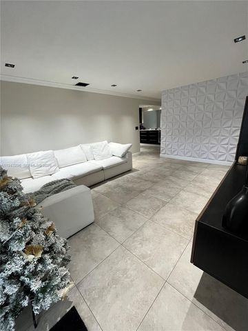 1111 Adams St, Hollywood, FL 33019