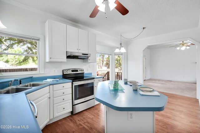4927 Woodcrest Drive, Castle Hayne, NC 28429