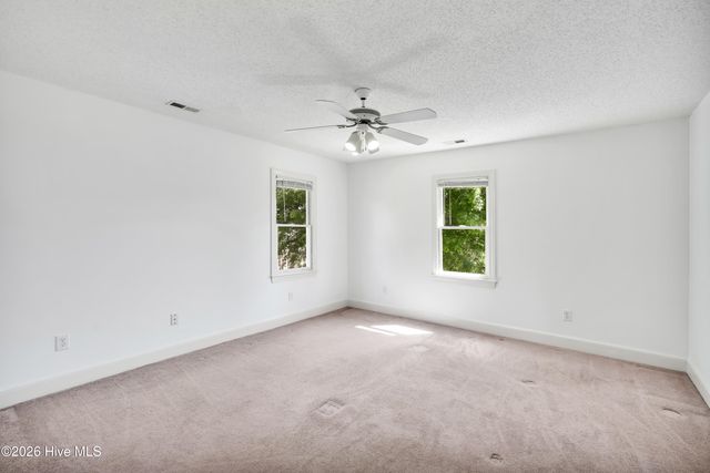 4927 Woodcrest Drive, Castle Hayne, NC 28429