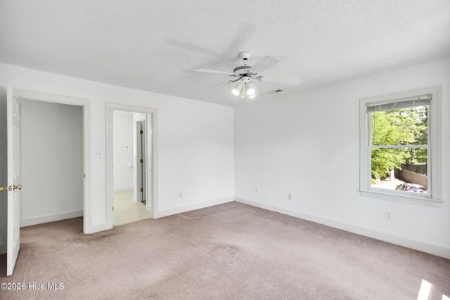 4927 Woodcrest Drive, Castle Hayne, NC 28429