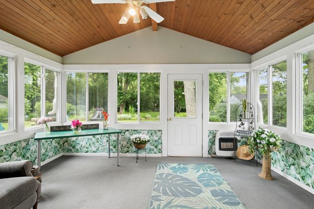 2S155 Mayfield Lane, Glen Ellyn, IL 60137