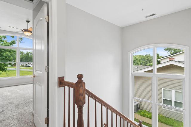 2S155 Mayfield Lane, Glen Ellyn, IL 60137