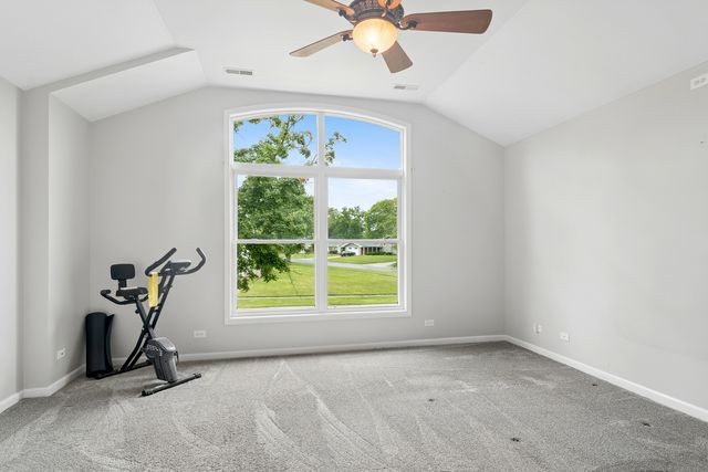 2S155 Mayfield Lane, Glen Ellyn, IL 60137