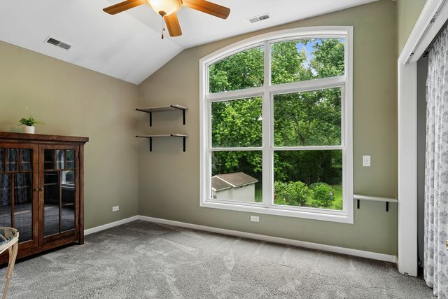 2S155 Mayfield Lane, Glen Ellyn, IL 60137