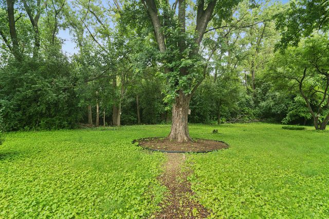 2S155 Mayfield Lane, Glen Ellyn, IL 60137