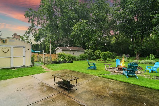 2S155 Mayfield Lane, Glen Ellyn, IL 60137