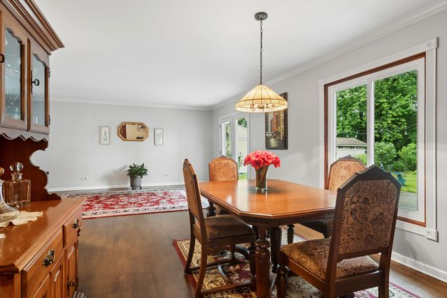 2S155 Mayfield Lane, Glen Ellyn, IL 60137