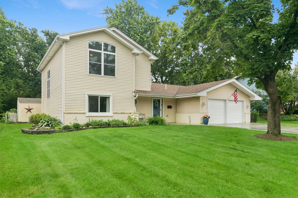 2S155 Mayfield Lane, Glen Ellyn, IL 60137